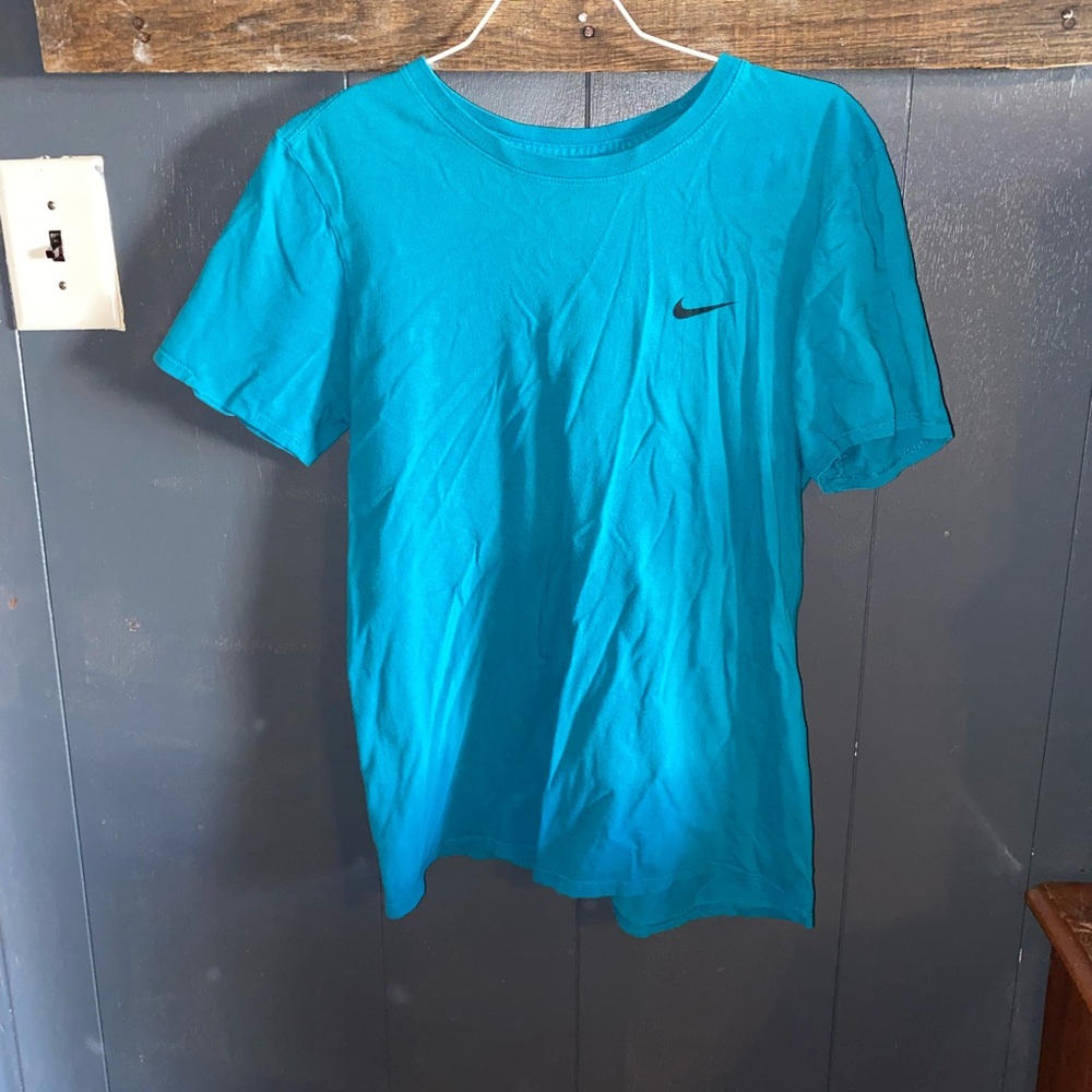 Women’s Nike shirt